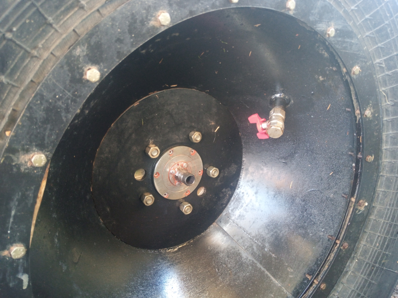 установленная крышка