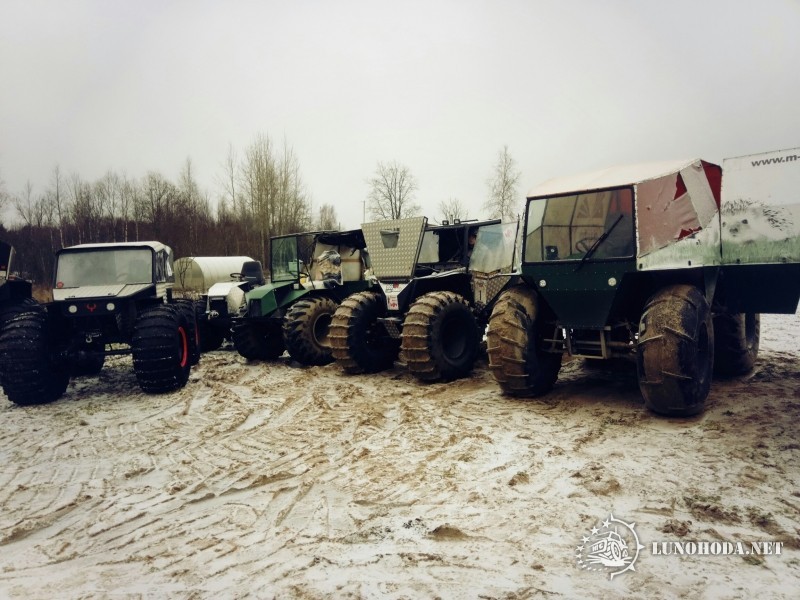 Перед выездом на болото.